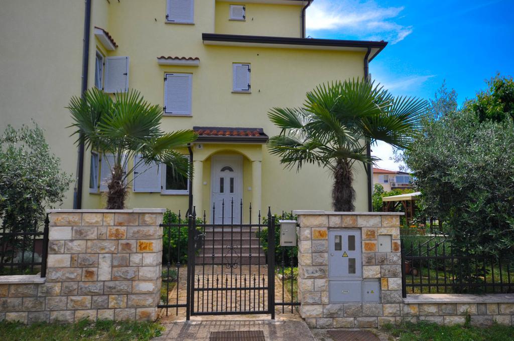 Ana M Apartments Новиград Экстерьер фото