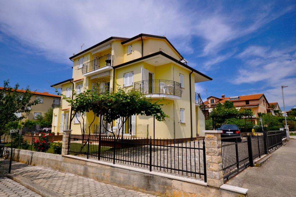 Ana M Apartments Новиград Экстерьер фото
